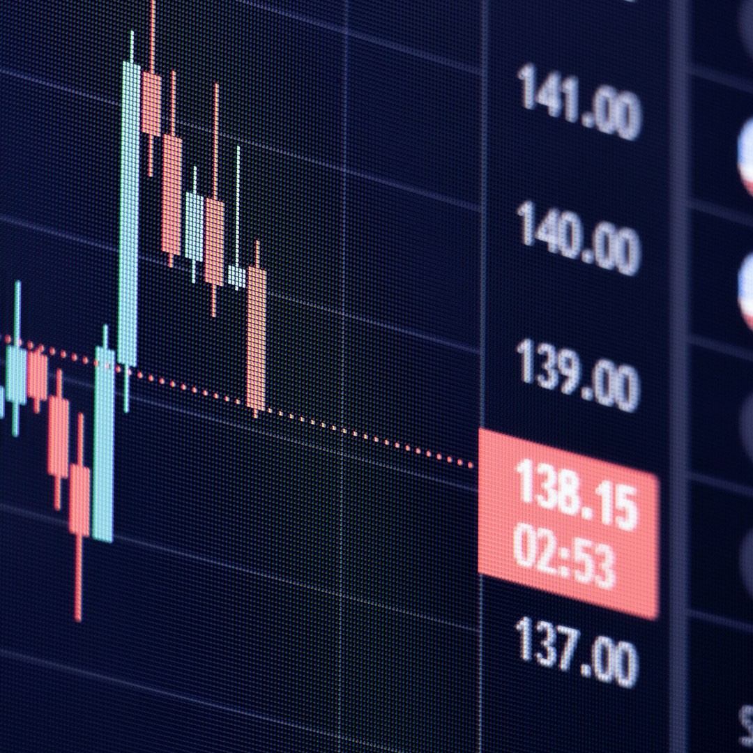 Foto da tela de um computador com gráficos e números